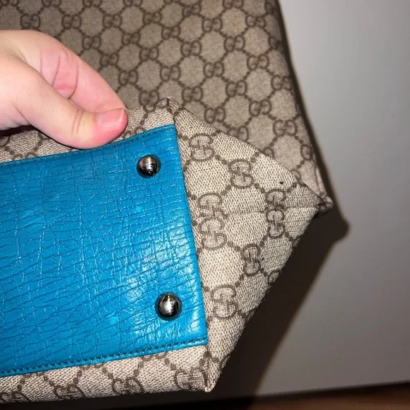 Gucci Monogram Extra Large Tote - Picture 8 of 14